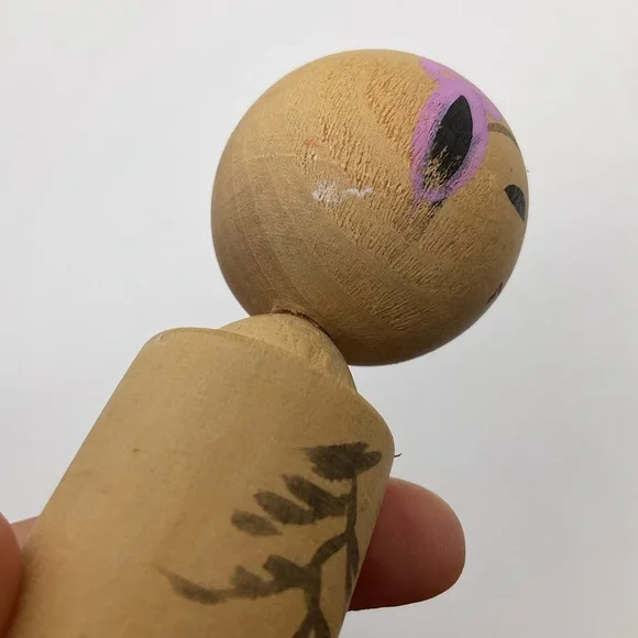 TWO VINTAGE WOOD JAPANESE KOKESHI DOLLS - Picture 12 of 13